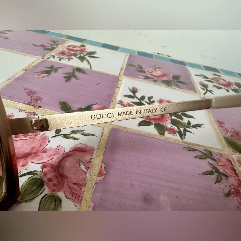 Gucci Women's Brown Cream Gold Oversized Sunglasses - Picture 6 of 11